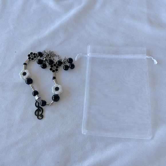 Y2K Flower Pearl Music Symbol Necklace Unisex - Picture 4 of 7